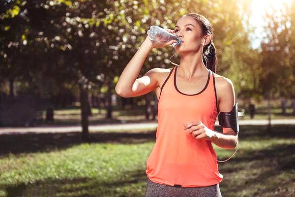 夏天到了喝什么水好呢，國林凈水器告訴您最佳飲水方式